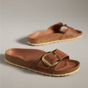 NWT Birkenstock Brown Suede Slide Sandals with Gold Buckle Detail. Size 38